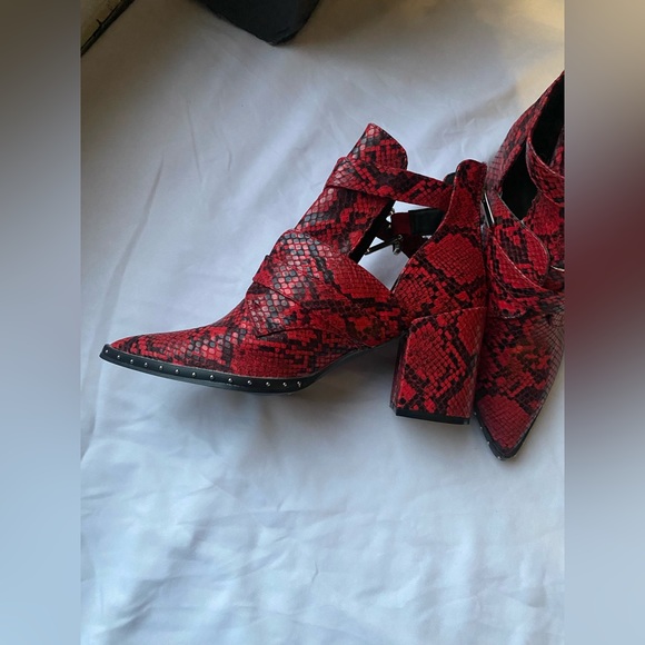 Qupid Perforated Cutout Lace-Tie Chunky Heeled Booties